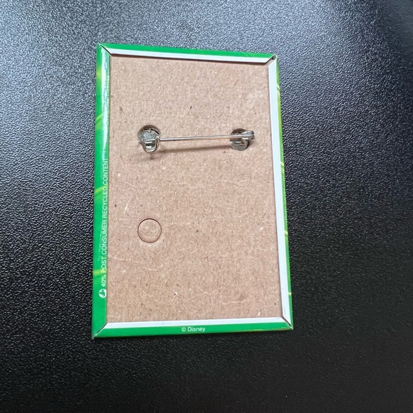 Disney Worldwide Conservation Fund Pin - 3" x 2 1/4" green - Picture 2 of 3